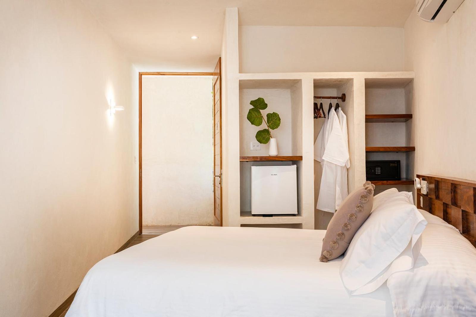 Habitación Doble Deluxe con vistas laterales al mar